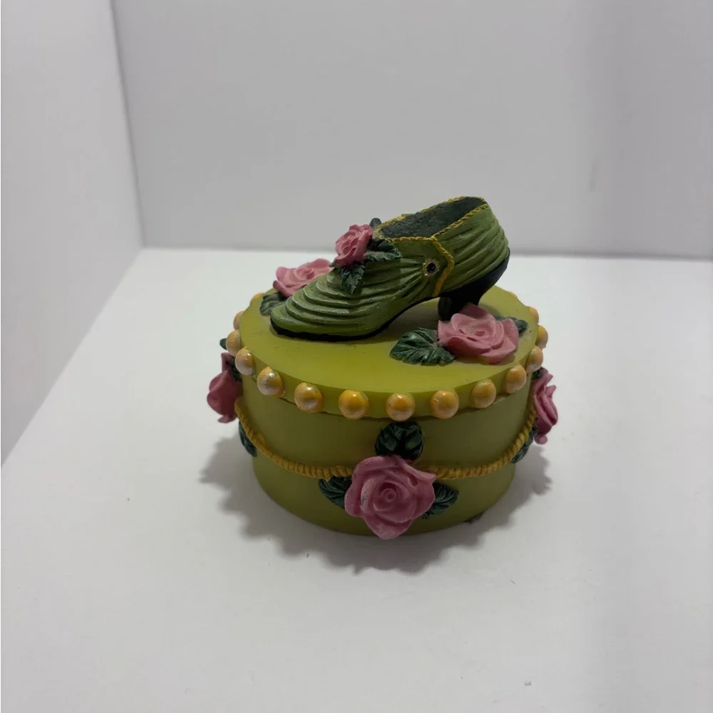 Whimsical‎ Green and Pink Floral Heels container.